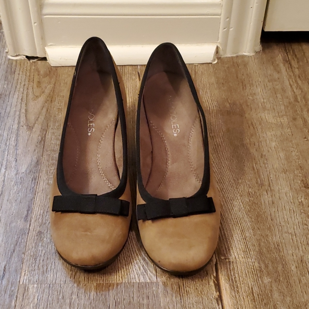 Aerosols playhouse suede heels